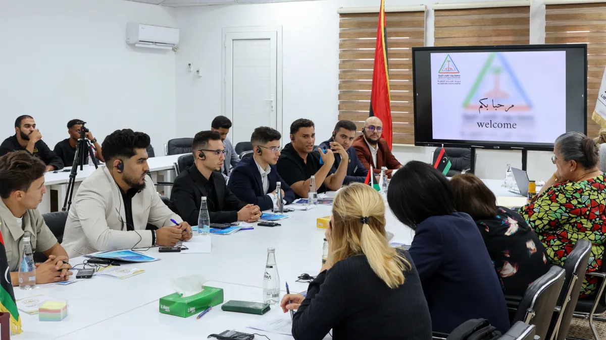Youth in Zawiya speaking to the SRSG