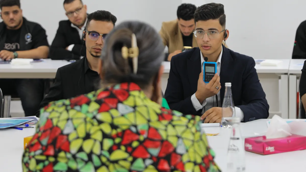 Youth in Zawiya speaking to the SRSG