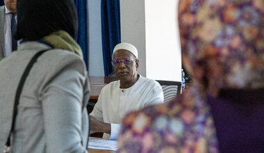 SRSG Bathily speaking with Libyan women