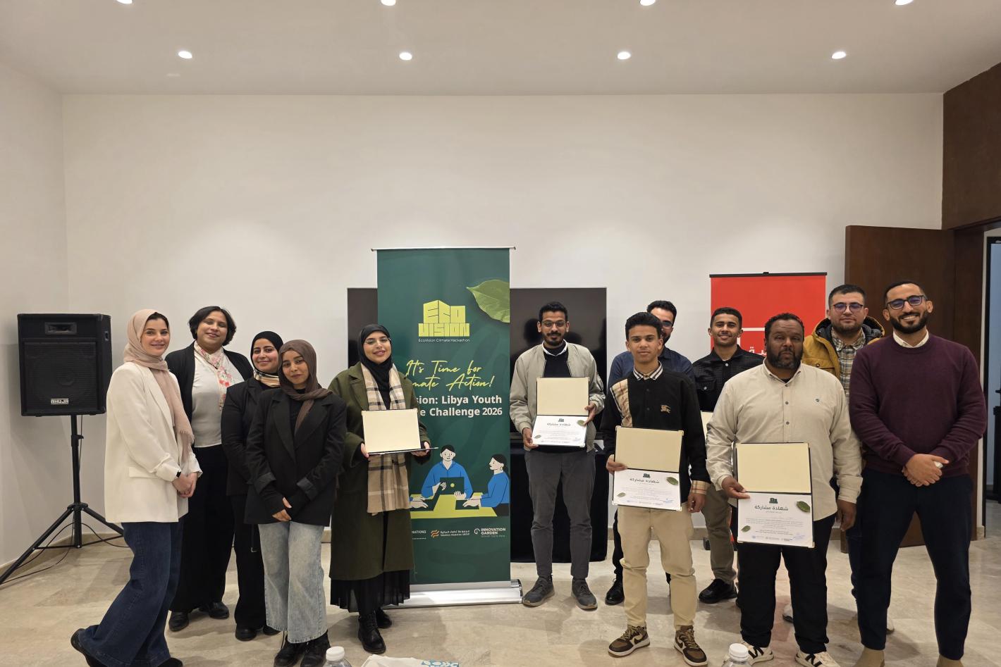 صورة جماعية للمشاركين بمبادرة تحدي الابتكار البيئي للشباب الليبي 2026 EcoVision في بنغازي