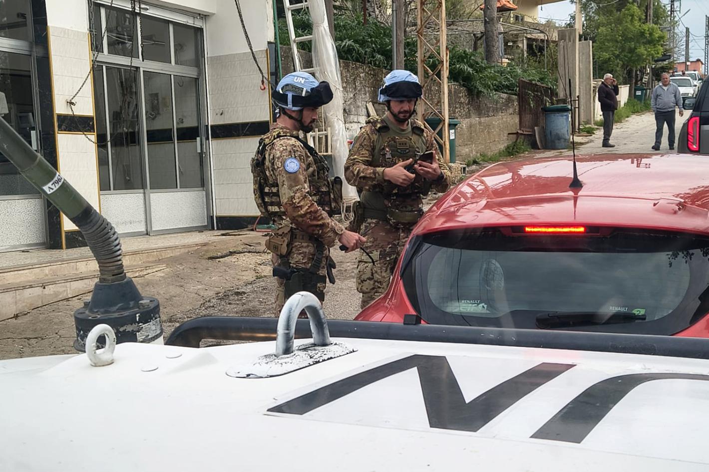 italian peacekeepers escort displaced persons from Debel 2