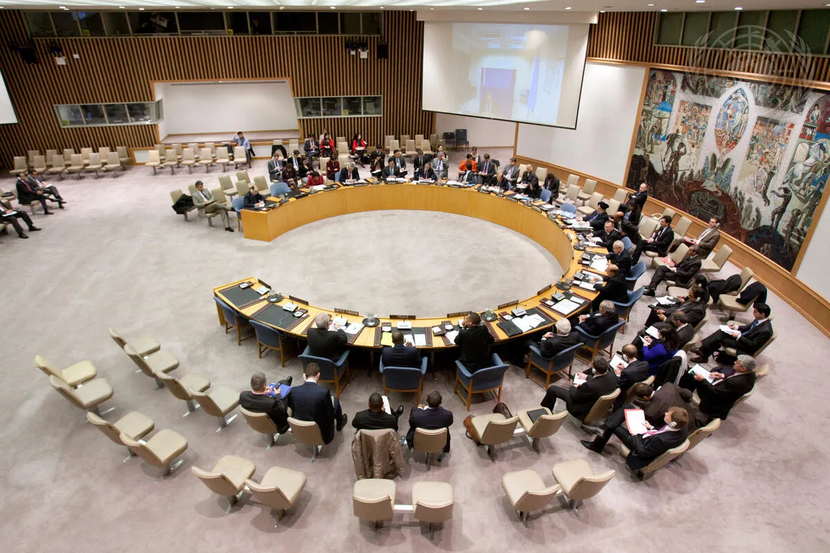 Wide view of the Security Council meeting on the situation in Libya, as the Council hears via video link from Tarek Mitri, Special Representative of the Secretary-General and head of the UN Support Mission in Libya (UNSMIL).